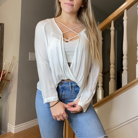 Stella Laguna Beach Tops - ❗️❗️SALE❗️❗️ White strapped open front blouse